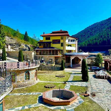 Hills Hotel 2*